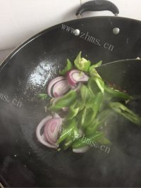 回味无穷的爆炒牛肉做法图解8)