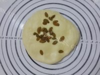 色味俱全的葡萄干司康做法图解3)