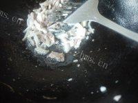 美美厨房之青椒炒肉丝做法图解5)