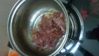 家常菜肉片炒莴笋做法图解3)