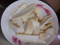 家常菜鸡腿菇炒肉片做法图解2)
