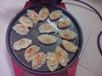 美味的菌菇瘦肉煎饺做法图解16)