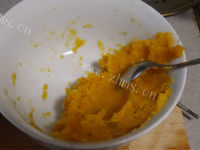 美味的蚝香红薯油豆腐做法图解4)
