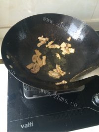 家常菜西兰花炒肉做法图解3)