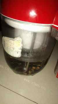 香喷喷的黑豆豆浆做法图解2)