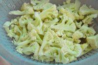 自制花菜炒肉做法图解2)