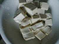 香气浓郁的皮蛋拌豆腐做法图解2)