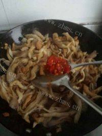 味道香醇的平菇炒肉做法图解8)