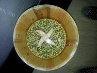 简易的自发绿豆芽做法图解4)