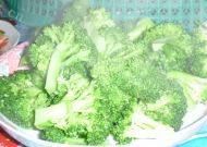 飘香的西芹炒肉做法图解1)