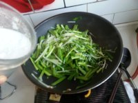 家常菜土豆丝炒韭菜做法图解9)