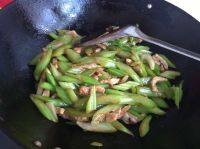 味道不错的芹菜炒肉