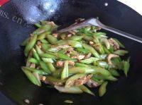 味道不错的芹菜炒肉