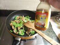 DIY美食-苦瓜炒肉做法图解8)