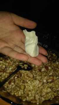 美味的茄子馅水饺做法图解4)