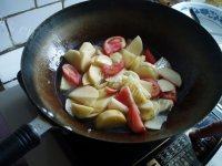 番茄炒土豆片做法图解9)