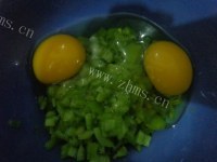 自制青椒鸡蛋饼做法图解3)