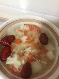 垂涎欲滴的银耳雪梨汤做法图解3)