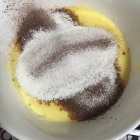 自制可可蛋糕做法图解4)