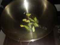 鲫鱼炖豆腐做法图解5)