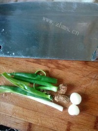 家常菜凉拌猪耳朵做法图解3)