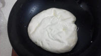 美味黑芝麻牛轧糖做法图解4)