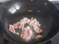 口感极佳的胡萝卜青椒炒肉片做法图解3)