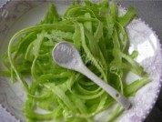 拌苦瓜做法图解3)