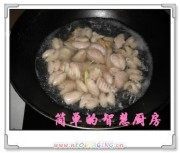 青椒溜肥肠做法图解3)
