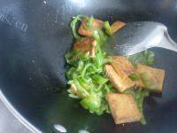 家常菜青椒炒豆腐