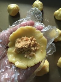 自制肉松酥饼做法图解7)