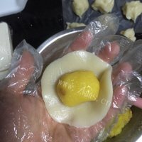 自制瓜子奶黄馅冰皮月饼做法图解22)