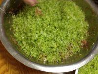自己做的芹菜肉饺子做法图解4)