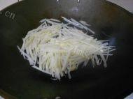 家常菜土豆炒西红柿做法图解3)