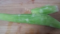 香喷喷的凉拌莴笋丝做法图解2)