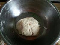 美味的培根葱花手撕饼做法图解3)