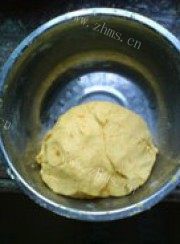 自制南瓜红豆饼做法图解5)