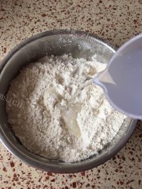 自制玫瑰花馒头做法图解3)