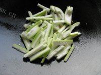 秀色可餐的素炒西葫芦做法图解5)
