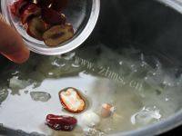 美味早餐银耳八宝粥做法图解8)