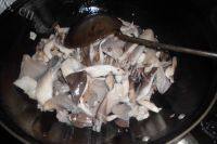 家常菜平菇炒肉片做法图解4)