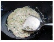 美味的金黄鸡蛋摊饼子做法图解5)