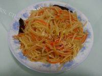 香脆的胡萝卜土豆丝