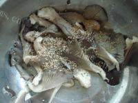 家常菜炒鲜蘑做法图解4)