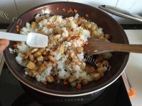 美味的土豆鸡丁炒饭做法图解6)