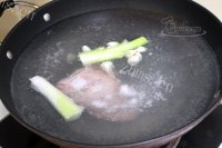 韩式辣牛肉汤做法图解2)
