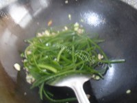 芳香四溢的土豆烧海带做法图解5)