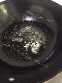 家常菜虾仁炒丝瓜做法图解4)
