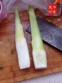 家常菜茭白炒肉做法图解1)