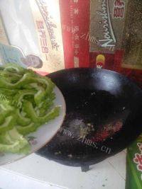 家常菜苦瓜炒鸡蛋做法图解5)